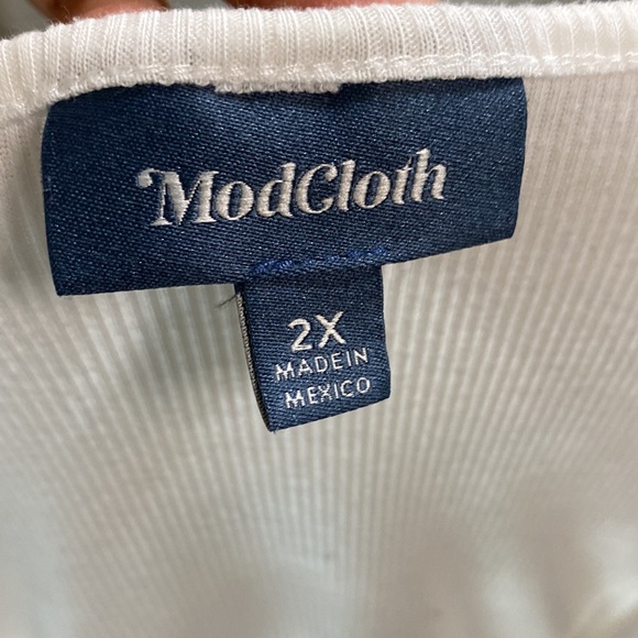 Modcloth Flutter Lettuce Hem Ribbed V-Neck White Shirt 2X - Picture 5 of 12